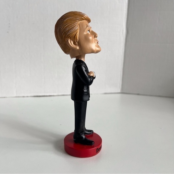 NIB - Donald Trump Bobblehead, 45th President of the United States. - Picture 3 of 14